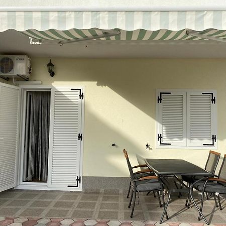 Apartmani Znaor Baška Voda Exterior foto