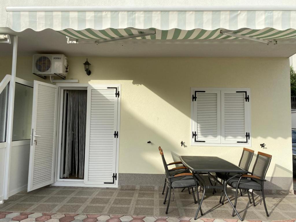 Apartmani Znaor Baška Voda Exterior foto