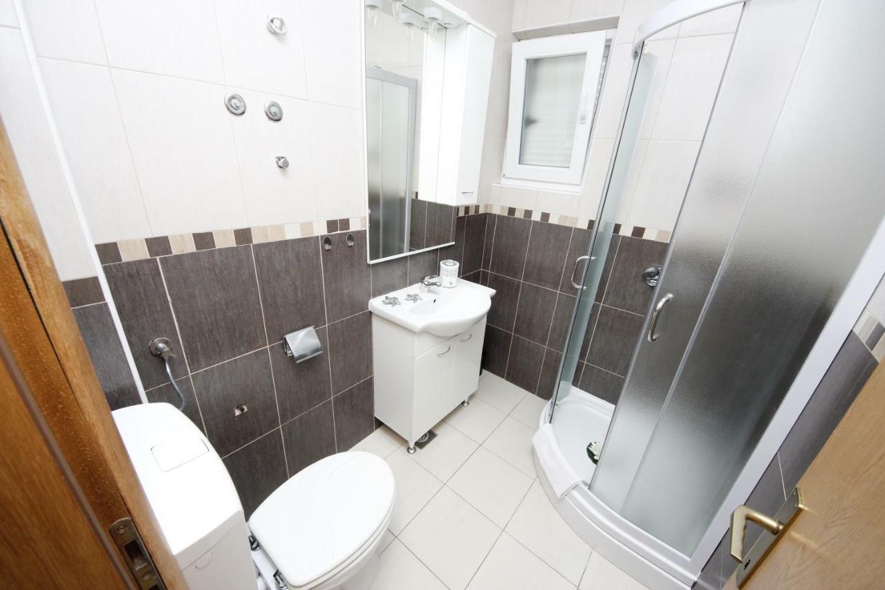 Apartmani Znaor Baška Voda Exterior foto