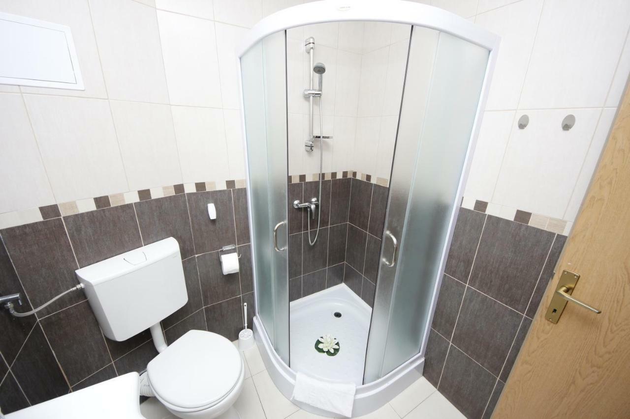 Apartmani Znaor Baška Voda Exterior foto